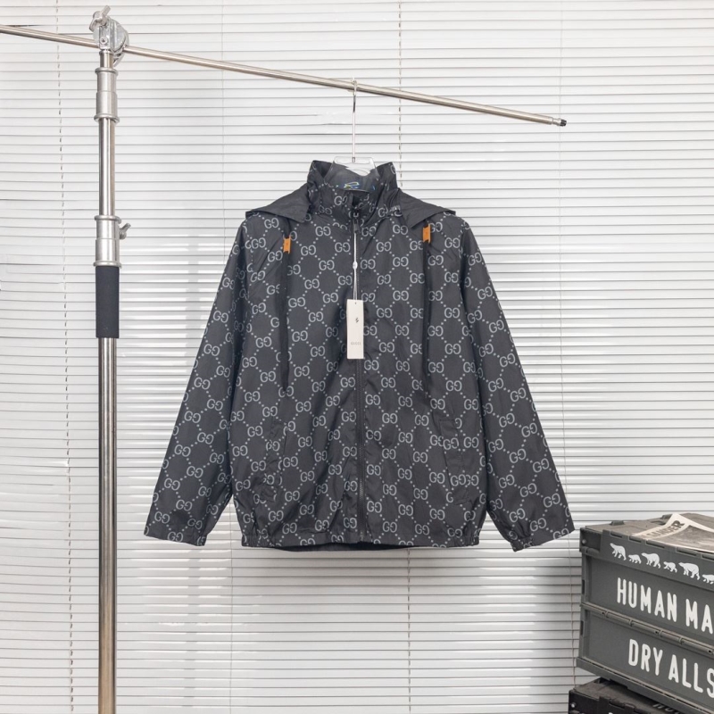 G*u*i coats